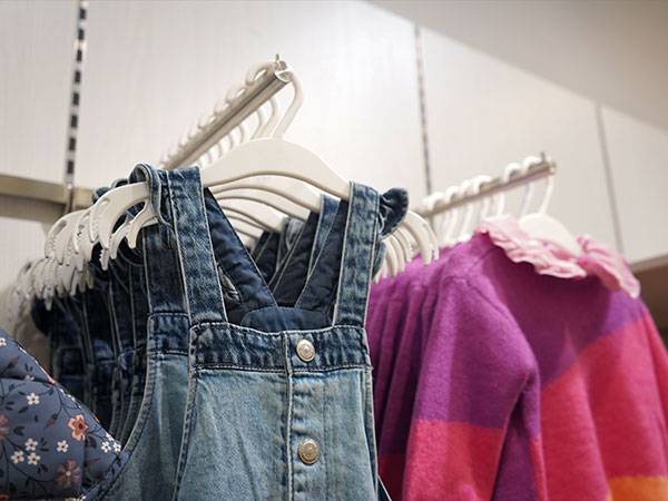 How to choose children clothes rack is more practical?