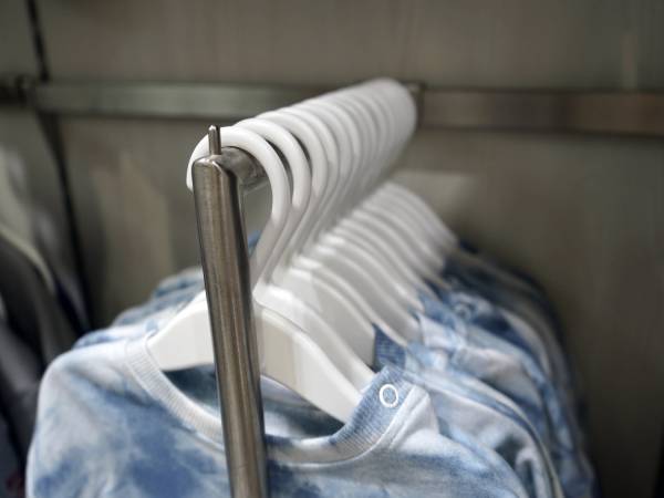 DRESS HANGER